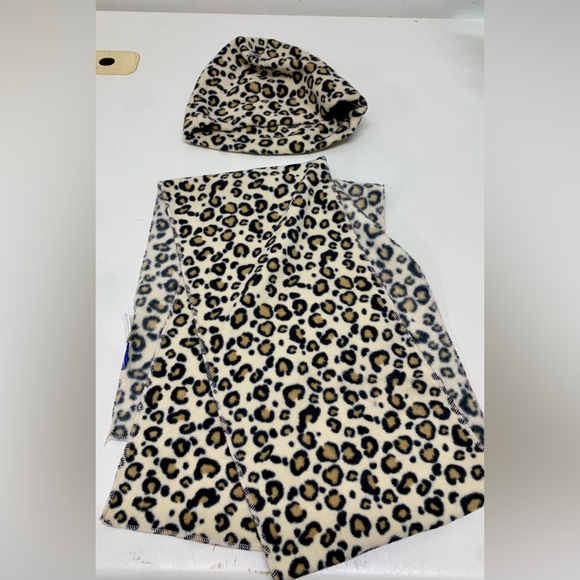 Women’s One Size Matching Set Fleece Leopard Print Beanie Hat & Scarf - Picture 5 of 10